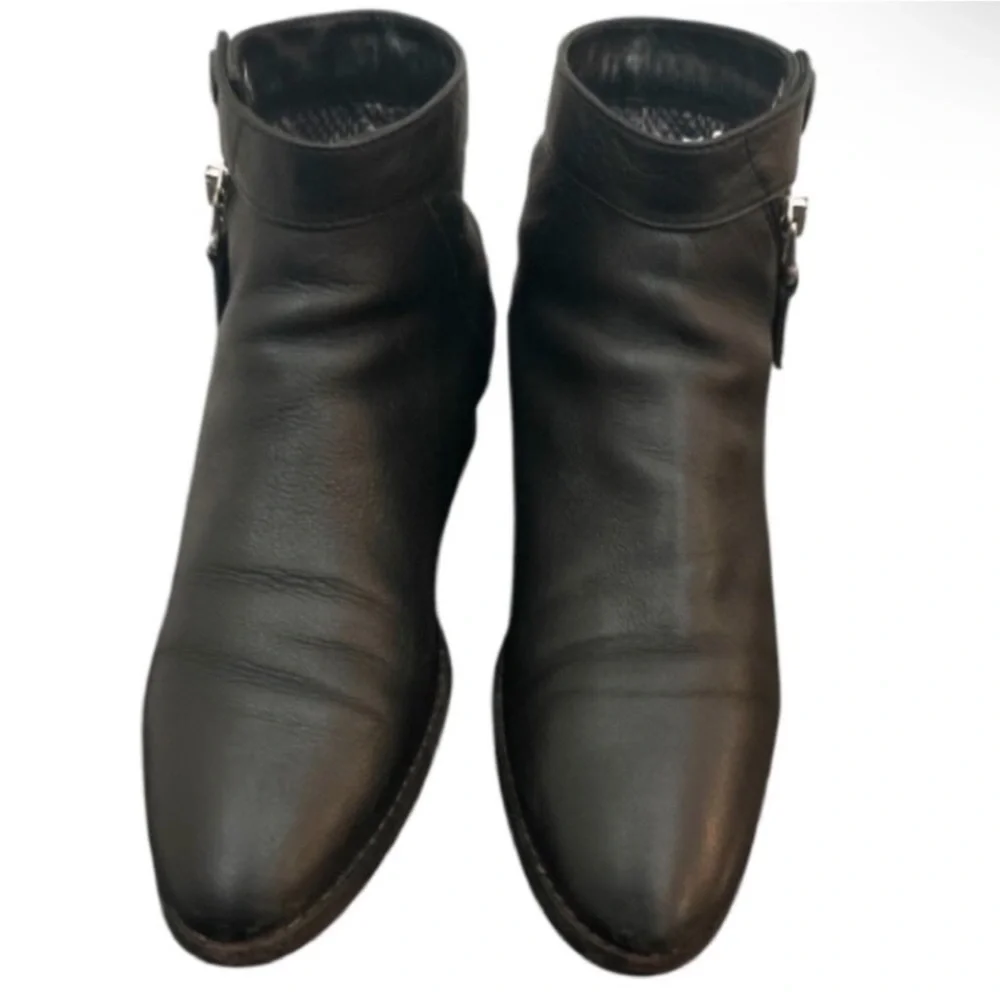 Authentic Aquatalia designer black leather ankle boots sz 8